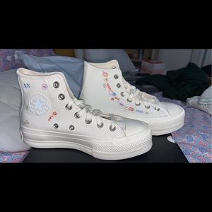 BRAND NEW Converse chuck taylor floral embroidery